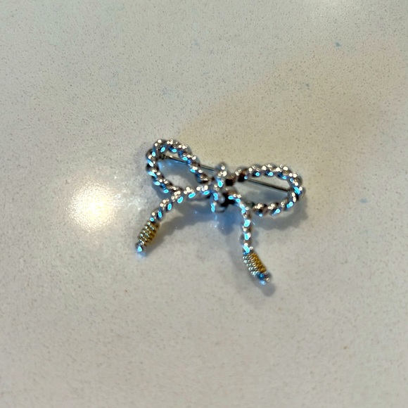 Authentic Tiffany Bow Brooches - Silver and 18K Gold classic and elegant - Picture 3 of 4